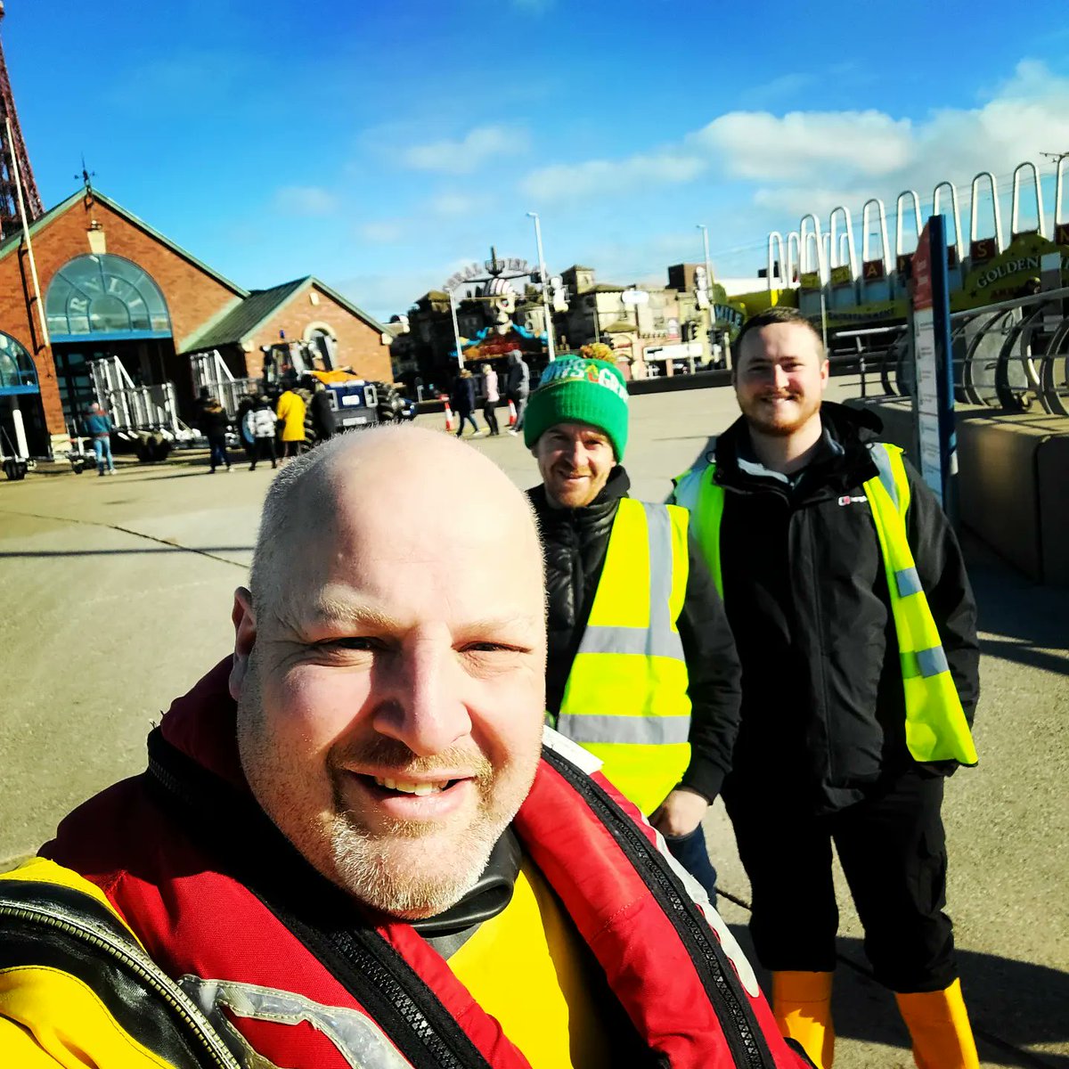 showbizshaun's tweet photo. Lovely Sunday morning @RNLI exercise @RNLIBlackpool with @HLMel88
Well done to @Craig42922551 for completing 4 @RNLI assessments today and started shore crew training with new launchers Rob & Martin.
#Alwaystraining
#RNLITraining https://t.co/xaVGeKTd3X