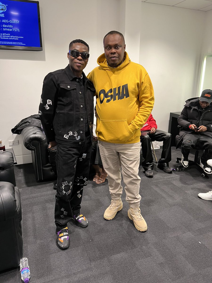 bankulli's tweet image. #Backstage @davido #DavidoO2 #DavidoattheO2 #Davidoat02 

@officialidowest @Skiibii @ReekadoBanks @ubifranklin1
