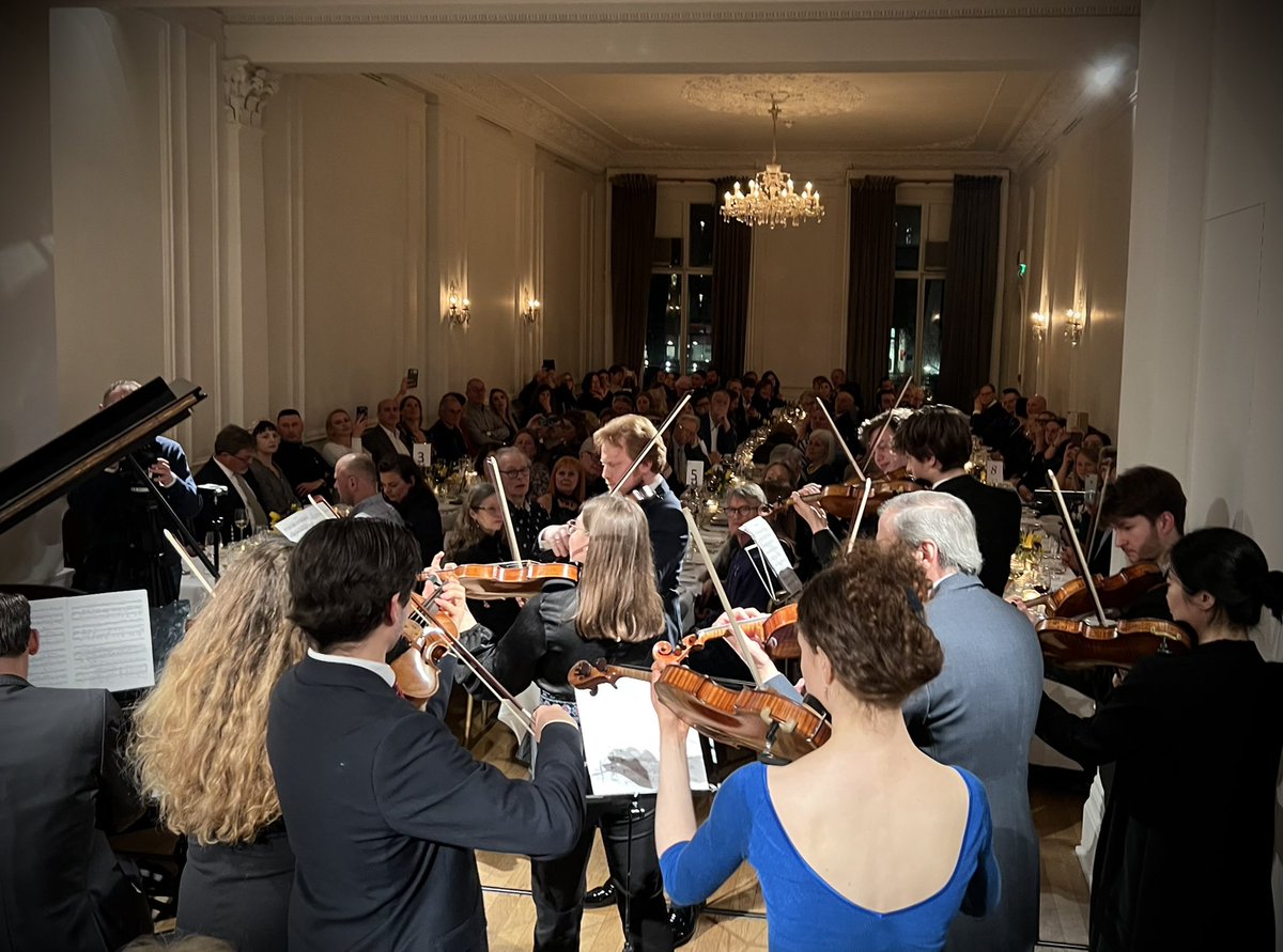 🇵🇱🤝🇺🇦 last night’s fundraising event collecting for <a href="/CaritasPolska/">Caritas Polska</a> with Ambasadors <a href="/AmbWilczek/">Piotr Wilczek</a> &amp; <a href="/VPrystaiko/">Vadym Prystaiko</a> and music organised by <a href="/FlyingFiddler/">Michał Ćwiżewicz</a> with an impressive support from everyone who came @OgniskoRest #SlavaUkraini #Zelensky <a href="/PolishEmbassyUK/">Polish Embassy UK 🇵🇱</a> <a href="/UkrEmbLondon/">Embassy of Ukraine to the UK</a>