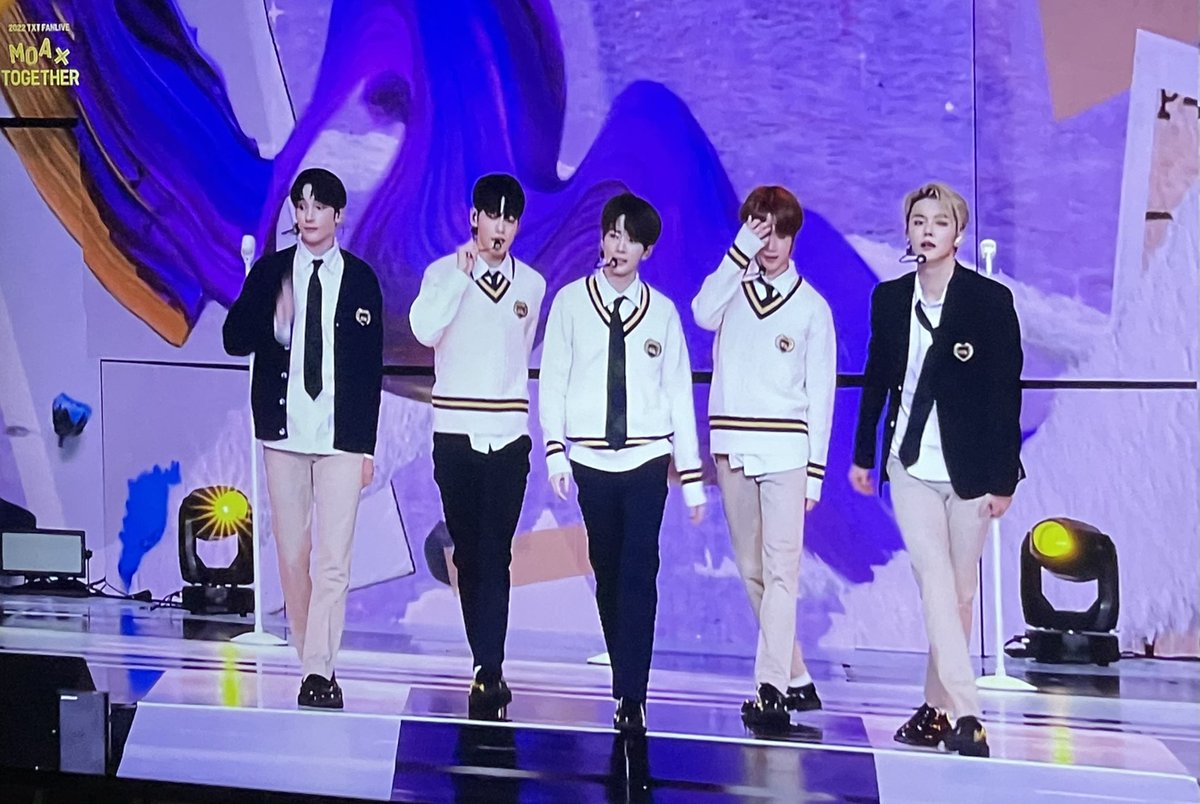 txtyvii's tweet photo. Thank you so much @TXT_members for 2 wonderful days with you! We will always hold your hand too! Moranghae! Morabyu! TIB! 🤍🤍🤍🤍🤍
#TXT3rdANNIVERSARY #TOMORROW_X_TOGETHER #MOA_X_TOGETHER https://t.co/czvMJ4XoS9