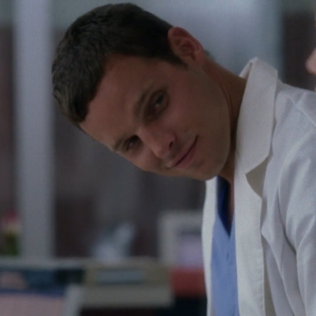 mrdrscrubcaps's tweet image. the first and last time we ever saw alex karev smiling