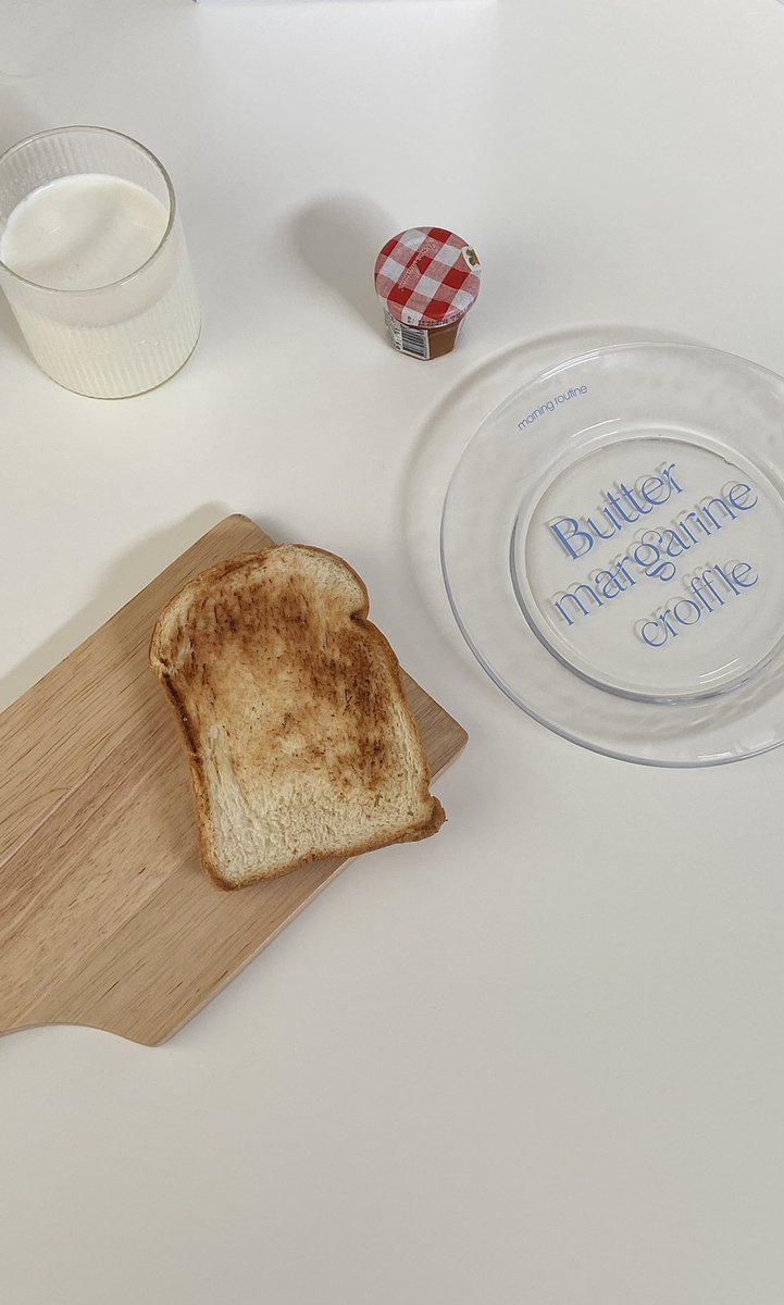 moohyungbbi's tweet photo. 🥣🥖🥛🥛 https://t.co/fmY40r1G77