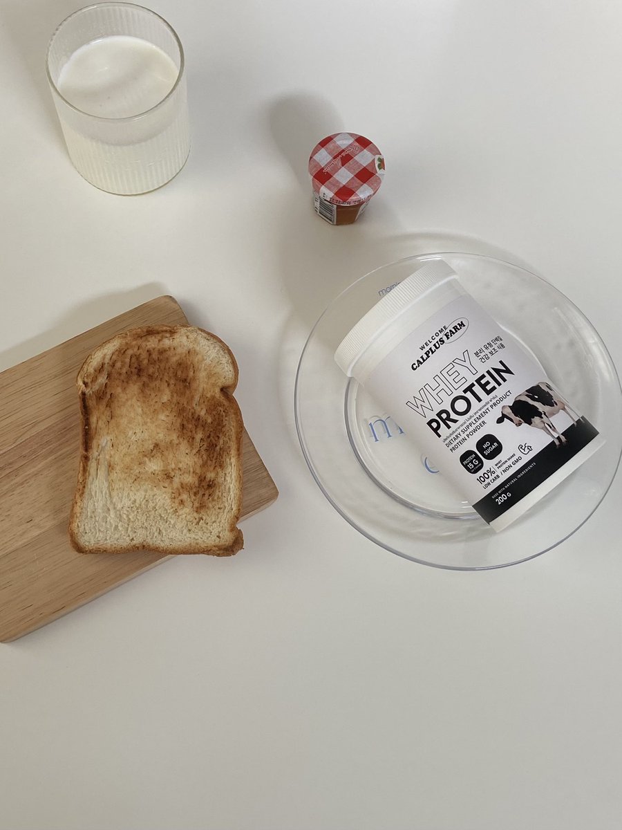 moohyungbbi's tweet photo. 🥣🥖🥛🥛 https://t.co/fmY40r1G77