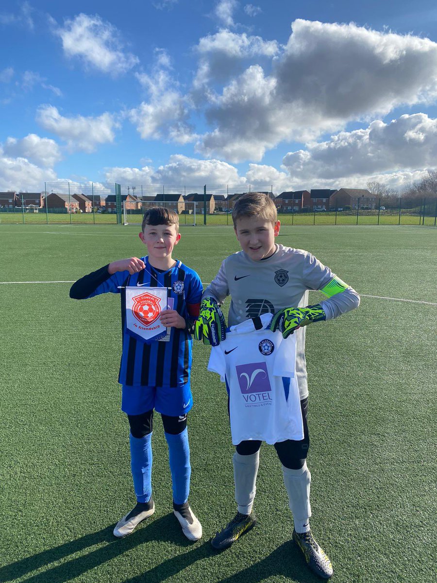 A nice touch between the <a href="/StConvalsYFC/">St.Convals YFC ⚽️</a> and <a href="/bluestar_fc/">FC Bluestar</a> teams before our match today <a href="/VotelVenues/">Votel Venues</a> 👏👏👏