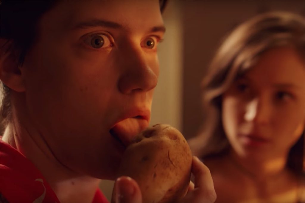 Фотография герлфренд из friday night funkin. Смеются над подростком. Three teasing. Школьный буллинг. In friends we trust на ваське.