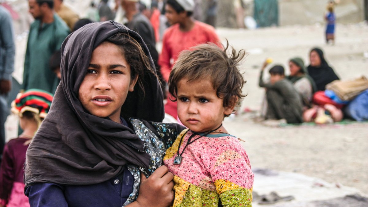 rsamii's tweet photo. #RefugeeLifeMatters: This applies to all refugees, be it they are from #Afghanistan, #Chad, #Ethiopia, #Eritrea, #Libya, #Nigeria, #Niger, #Syria, #Ukraine or #Yemen. Be it they cross the #Mediterranean, or come to #Europe through #Lesbos, #Poland, #Moldavia, #Hungary, #Romania. https://t.co/IVJ4xlmj8F