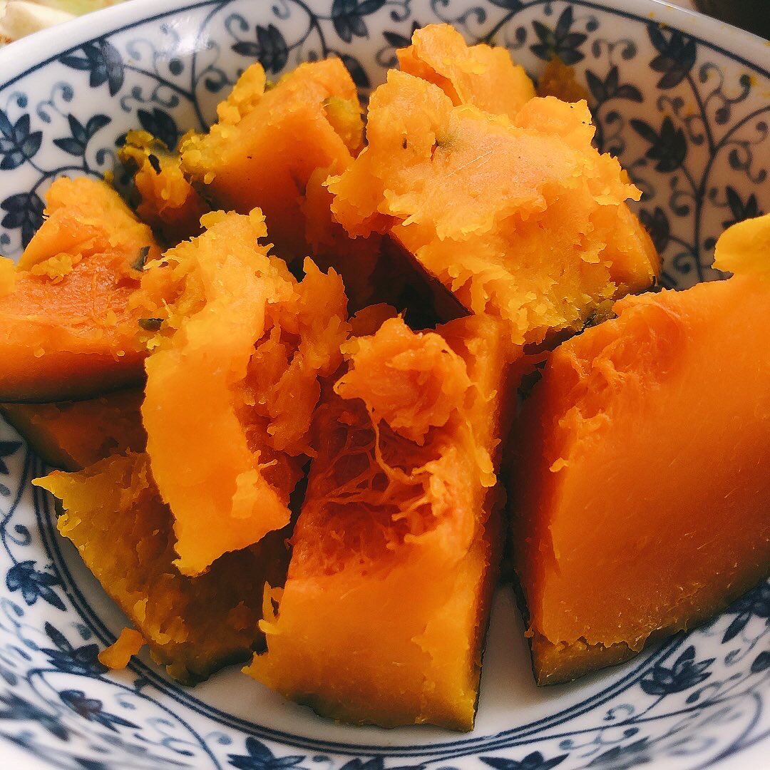 fumikakapan's tweet photo. #朝から夕飯
沖縄野菜が来たので一気に料理。お昼ご飯も一緒に作りました。
・カーボロネロ入りミートソースパスタ
・白滝たらこ煮
・キャベツの梅酢おかか和え
・茹でゴーヤのおかか和え
・蒸しカボチャ
・島らっきょうの甘酢漬け
・茹でササミ
・カブの葉とえのきのスープ
#沖縄野菜 #cookhal https://t.co/uWNGfrJ7s2