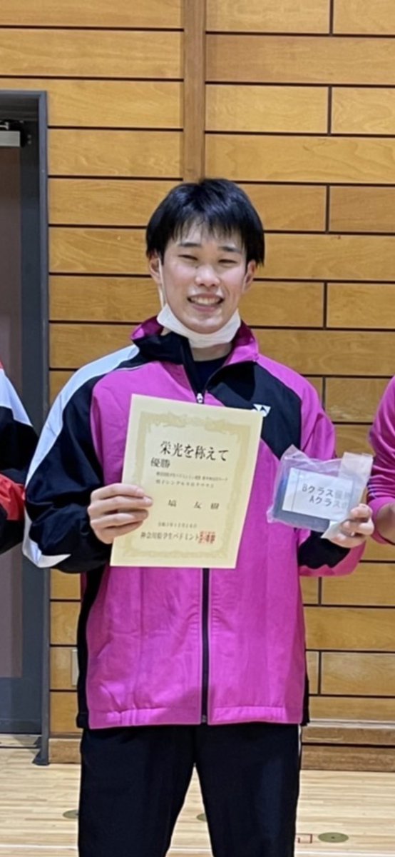 新2年生
商学部　経営情報学科(スポーツマネジメントコース)
塙友樹

スマッシュの速さは部内でもダントツ！神奈川の名門校でもある横浜高校出身で横浜商科大学バド部エースでありバドミントンが大好きである。だが、頭のネジが何本か外れている
＃春から横浜商科大学
＃春から横浜商科大