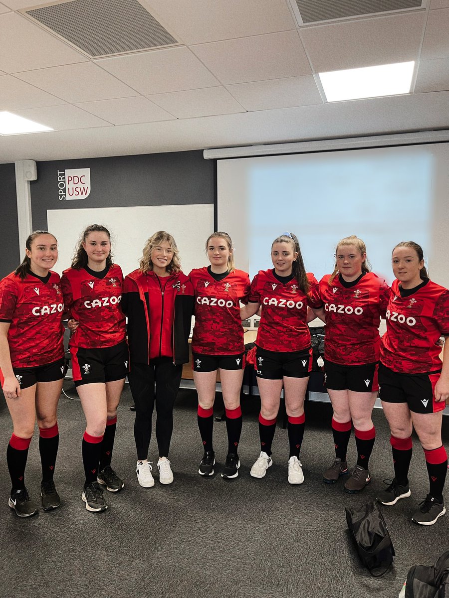 And here they are😍 (minus Kelsie). Chuffed to be able to watch these girls train today at the National Wales Women U18s Training Camp 🏉❤️‍🔥