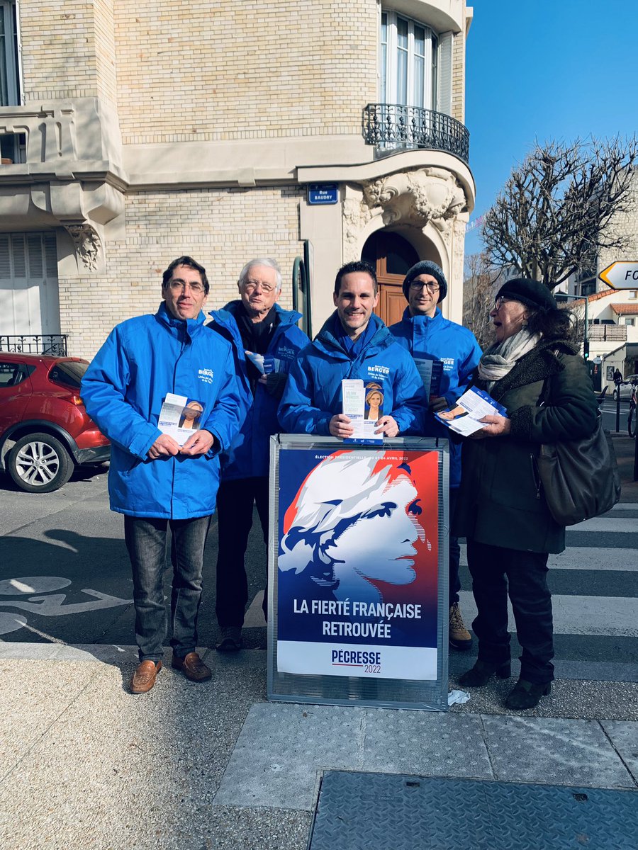 AnthonyReynaud3's tweet photo. Beaucoup d’enthousiasme ce dimanche matin ☀️au marché de La Fourche à #Clamart autour de @JD_Berger pour porter le projet de @vpecresse sur le pouvoir d'achat 💶
#NouvelleFrance @avecValerie https://t.co/GyyN6DfjxD