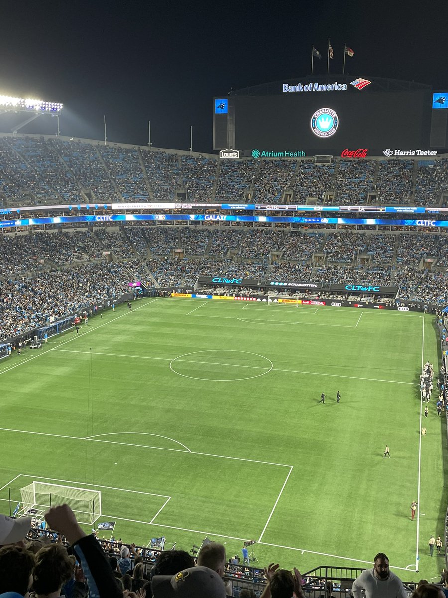 swiftmunn's tweet image. Packed house #ForTheCrown