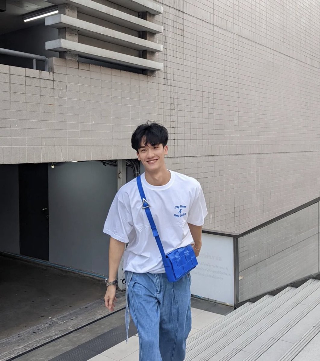 mochiwc's tweet photo. กาเป๋าอ่า 👉🏻👈🏻💙💛 #เตอาร์ม #Tayarm https://t.co/lbcIedBi5S