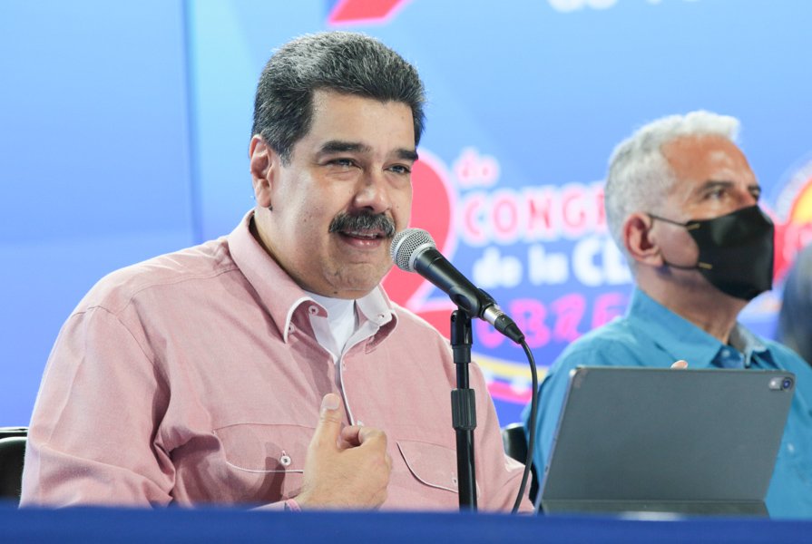 Así lo dijo bien claro el
Pdte. @NicolasMaduro: Debemos construir con las dos manos, el socialismo en el territorio. Es muy importante la construcción del socialismo universal, real y verdadero.
#ResistenciaRenacerRevolucionar
@AbueloMiguel33 
@chasmane_
@go91fenix
@negra_beba