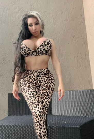 Let the weekend begin !🔥 #Anakaliyah https://t.co/Miw6RrYUXB