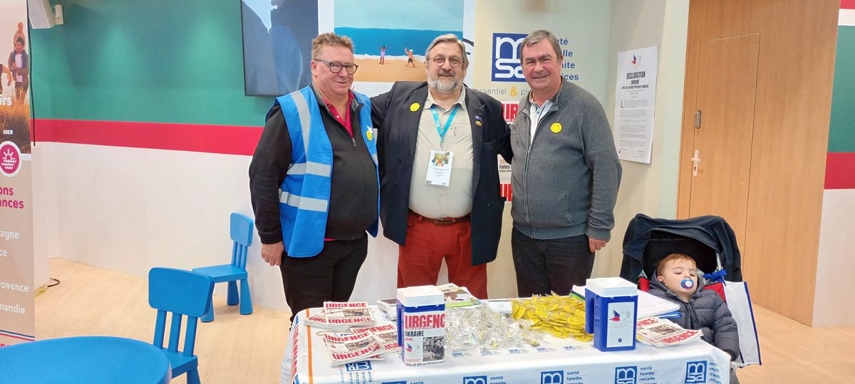 msa_actu's tweet photo. #SIA2022 | La #MSA mobilisée pour l'#Ukraine️ : @christiancausse @thierryrobert18  et Thierry Manten, 1er vice président de la #MSA accueillent vos dons au profit du @SecoursPop sur le stand #MSA du @Salondelagri  
#UrgenceUkraine https://t.co/aqikXj0ytV