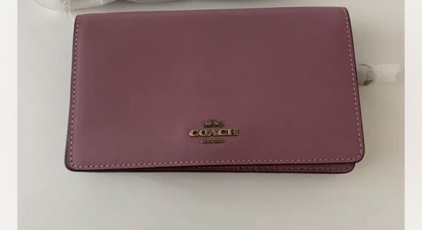 Hi Twitter. I lost my purse in Manchester last night around the Albert Schloss area. It has my whole life in it. There was no cash just all my cards. Please please help me find it by retweeting this. It has a liver bird broach in it that I was given. It looks like this. Xxx