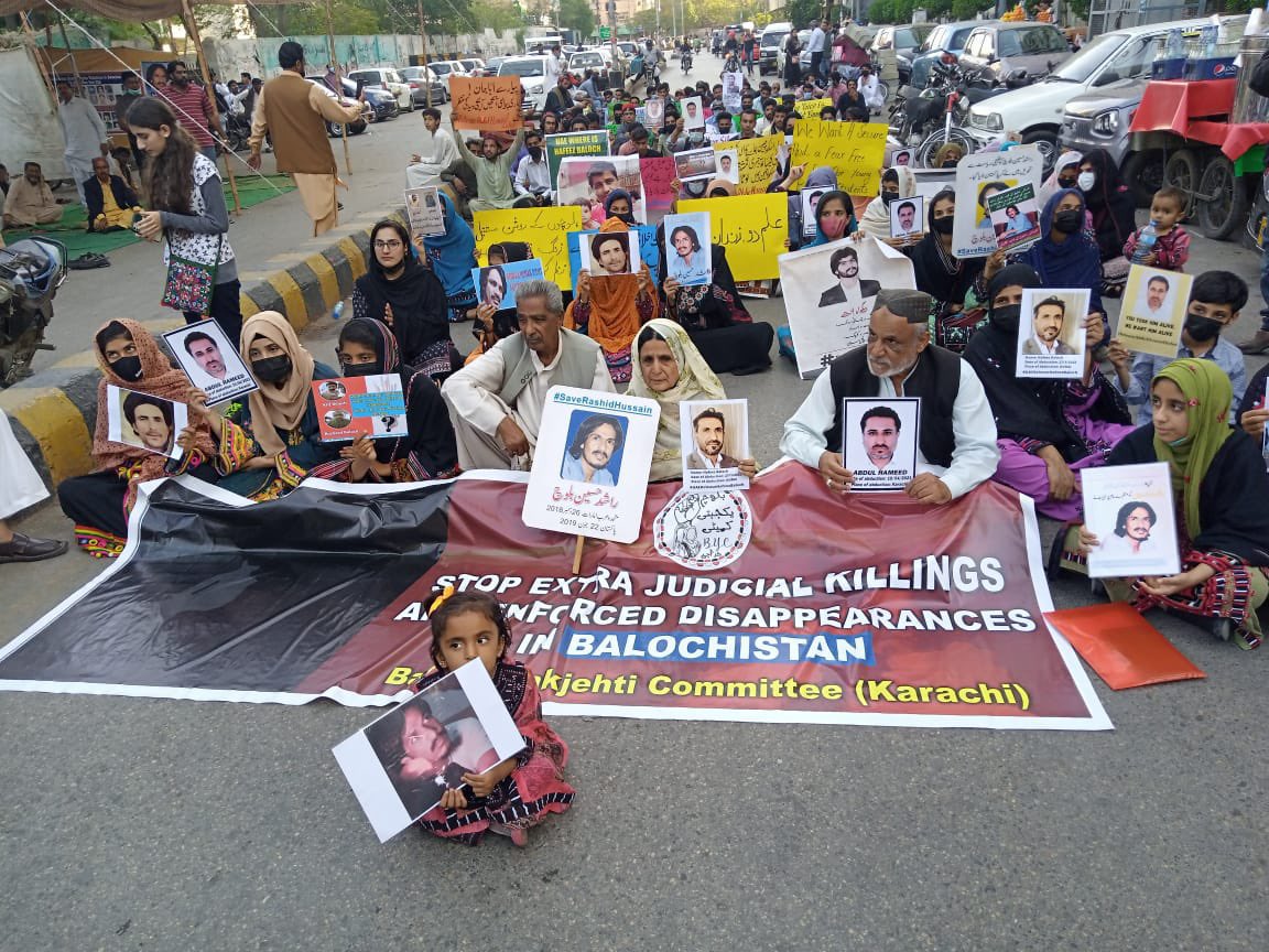SarainBaloch's tweet photo. My family members had already been detained, tortured and killed, in 🇵🇰 due to which my family migrated to 🇦🇪 considering it a peaceful country where human beings even animals have rights. But what about the rights of my cousin Rashid and my brother Hafeez.
#UAEReleaseHafeezZehri https://t.co/IBWc4z3fIz