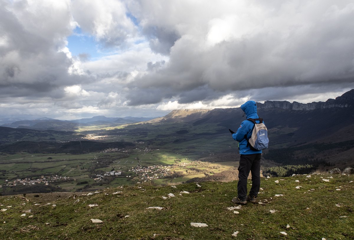Businirmaslejos's tweet photo. El Valle de Mena desde La Magdalena
Es una de las panorámicas más bellas de la #provinciadeBurgos y de #LasMerindades. A este privilegiado mirador natural se llega desde #Castrobarto caminando durante una hora por el GR-85, que además coincide con un ramal del #CaminodeSantiago. https://t.co/GRpylwCgRi