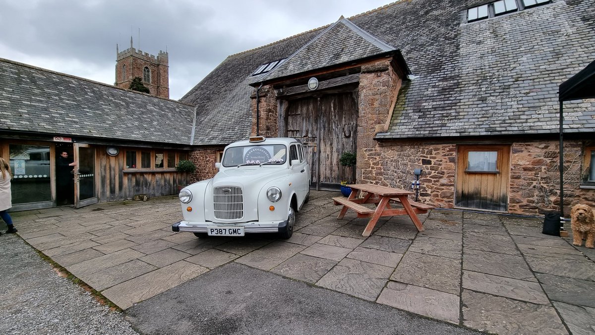 DunsterOrgUk's tweet photo. Nothing like a Wedding Fayre in romantic Dunster!
#Dunster #DunsterVillage #dunstertithebarn #tithebarn #Somerset #Exmoor https://t.co/5qyLwRlRCo