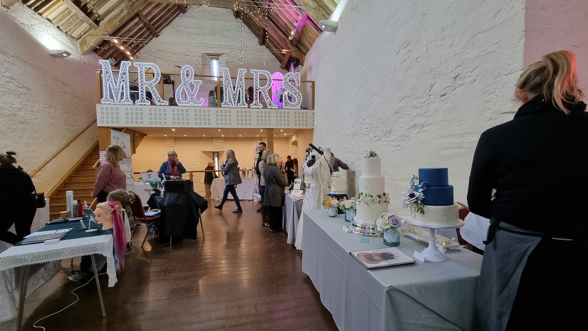 DunsterOrgUk's tweet photo. Nothing like a Wedding Fayre in romantic Dunster!
#Dunster #DunsterVillage #dunstertithebarn #tithebarn #Somerset #Exmoor https://t.co/5qyLwRlRCo