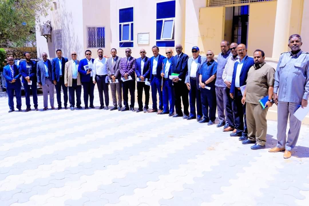 anwarwarsame72's tweet photo. Today’s meeting between @SLNECHQ and the Political Parties of Somaliland was a major step taken towards timely elections. I urge all political stakeholders to continue working together to ensure peaceful, credible and timely elections. https://t.co/vyLCbbNTap