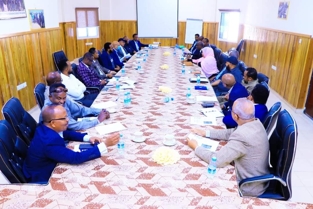 anwarwarsame72's tweet photo. Today’s meeting between @SLNECHQ and the Political Parties of Somaliland was a major step taken towards timely elections. I urge all political stakeholders to continue working together to ensure peaceful, credible and timely elections. https://t.co/vyLCbbNTap