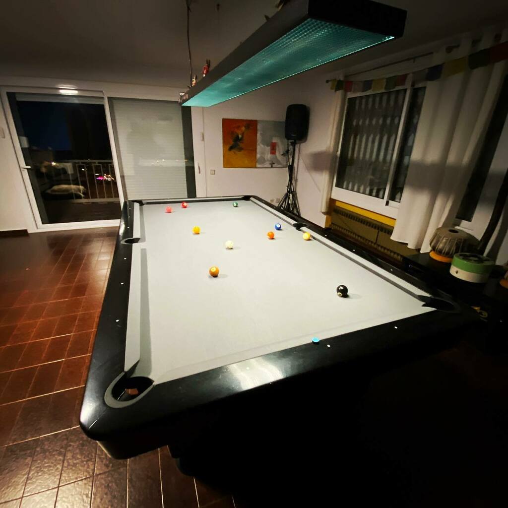 escardibul's tweet photo. Pool 9 pies en el #maresme. 
Mi niña preparada para el duro entreno. Si quieres jugar bien solo hay un camino. Y material de calidad. 
.
Nos gusta lo que hacemos.
.
Tu diversión / Nuestro objetivo 
.
.
.
#mesasdebillar #billares #billaramericano #mesasdebillarconvertibles #m… https://t.co/tj2ts3cnLa