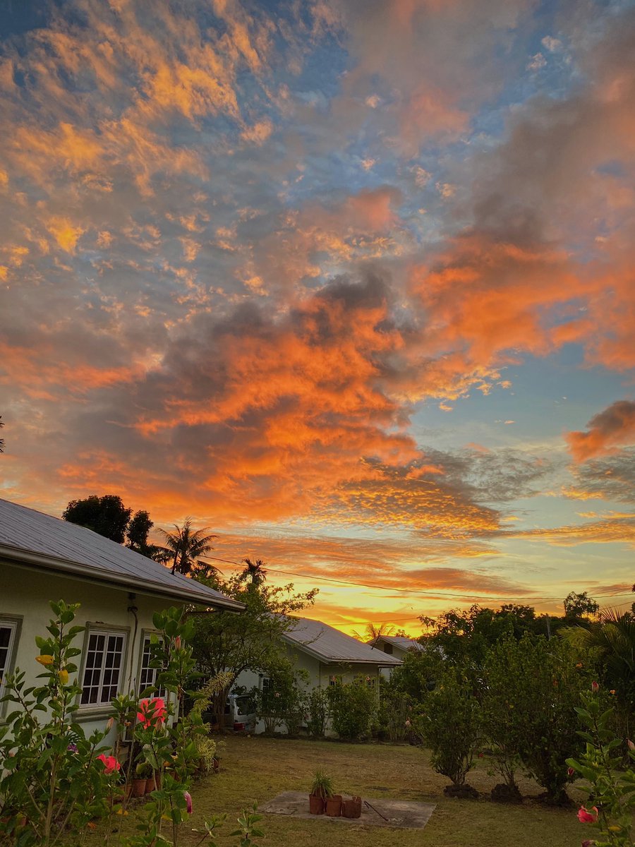 ClaireOtei's tweet photo. Forever gonna love sunsets here in Palau😌❤️ https://t.co/ElhuM5Lpvf
