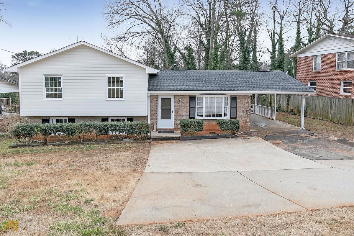 TheMcCartyTeam's tweet photo. New Listing! 4 bed  | 1.5 bath  | 1773 sq. ft.  - Priced at $350,000 
Move in today and start making memories tomorrow! Better than new home renovated to perfection! Explore the c... - https://t.co/BWlGm6XGjB https://t.co/RJRqwGMops