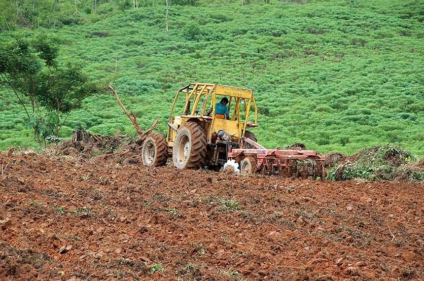 NorteAgroTO's tweet photo. 📱📻🎙️AGRO & NEGÓCIOS: Sem efetivar o repasse,governo federal empenhou R$ 4,6 bilhões para compra e pagamento de precatórios de imóveis para reforma agrária.
↪️ Ouça: https://t.co/hIXRuSlpkX
#NorteAgroTO #regularizaçãofundiária #reformaagrária #Incra #Itesp #assentamentosrurais https://t.co/ApmrHEAflK