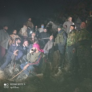 HeyitsBunny3's tweet photo. #151515
IndianArmy provided assistance to locals of village Seer in extinguishing forest fire at #Aripal, #Pulwama.
#KashmirAgainstTerror
#FailedStatePakistan https://t.co/1myycLkV7n
