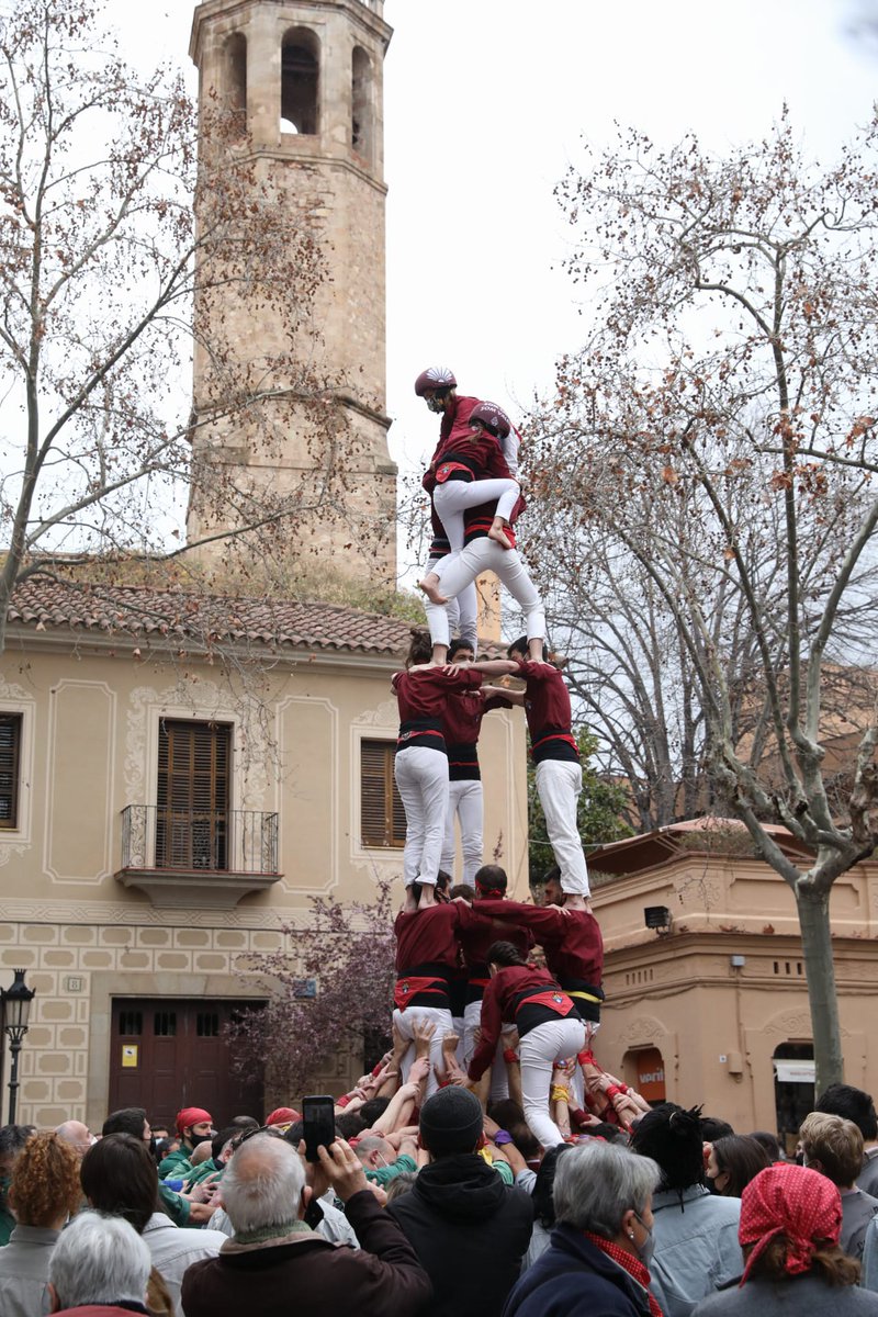 Bcn_SSTG's tweet photo. Aquest matí, jornada castellera de @stmedir a la plaça del Consell de la Vila, amb  @CdSarria @cvg_cat @borinots @gausacs https://t.co/DaJ1teR8cq