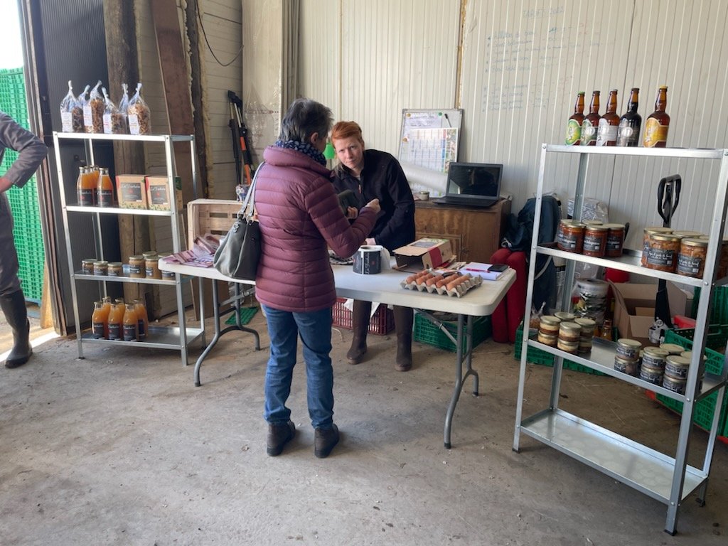 CLortholary's tweet photo. [JUSTE MERCI !🥰🙏]

Ça y est c'est fait ! Un moment de plus ! Du bonheur ! Du partage, de l'échange 🥰

300kg de viande en 2 jours, 1100 km, des clients dans les Yvelines, dans l'Essonnes, dans les Hauts de Seine, et puis tous les clients sur Limoges et autour de chez nous 🥰😍 https://t.co/prRnshoMhP