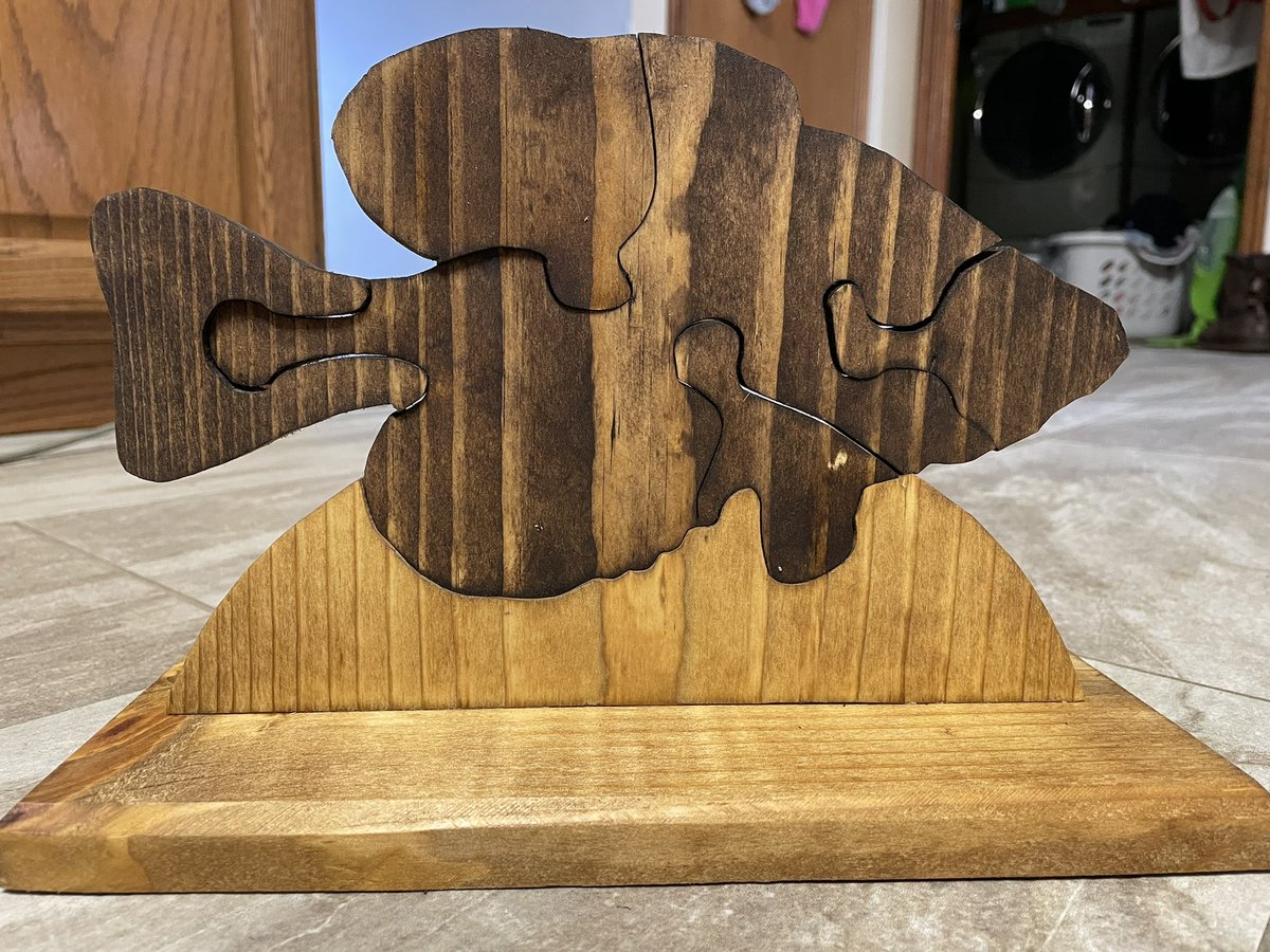 jayhawktiemann's tweet photo. Not quite #SundayFishSketch piece but just finished #Crappie #FishPuzzle for upcoming #ILAFS #ILMA conference. Raffle proceeds go towards student scholarships.
Thanks @JeffKopaska for idea & advice. Kids & I had fun making.
#FishSketchSunday
#PaperWeight
#LimitedTools https://t.co/8LnaIuvcPZ