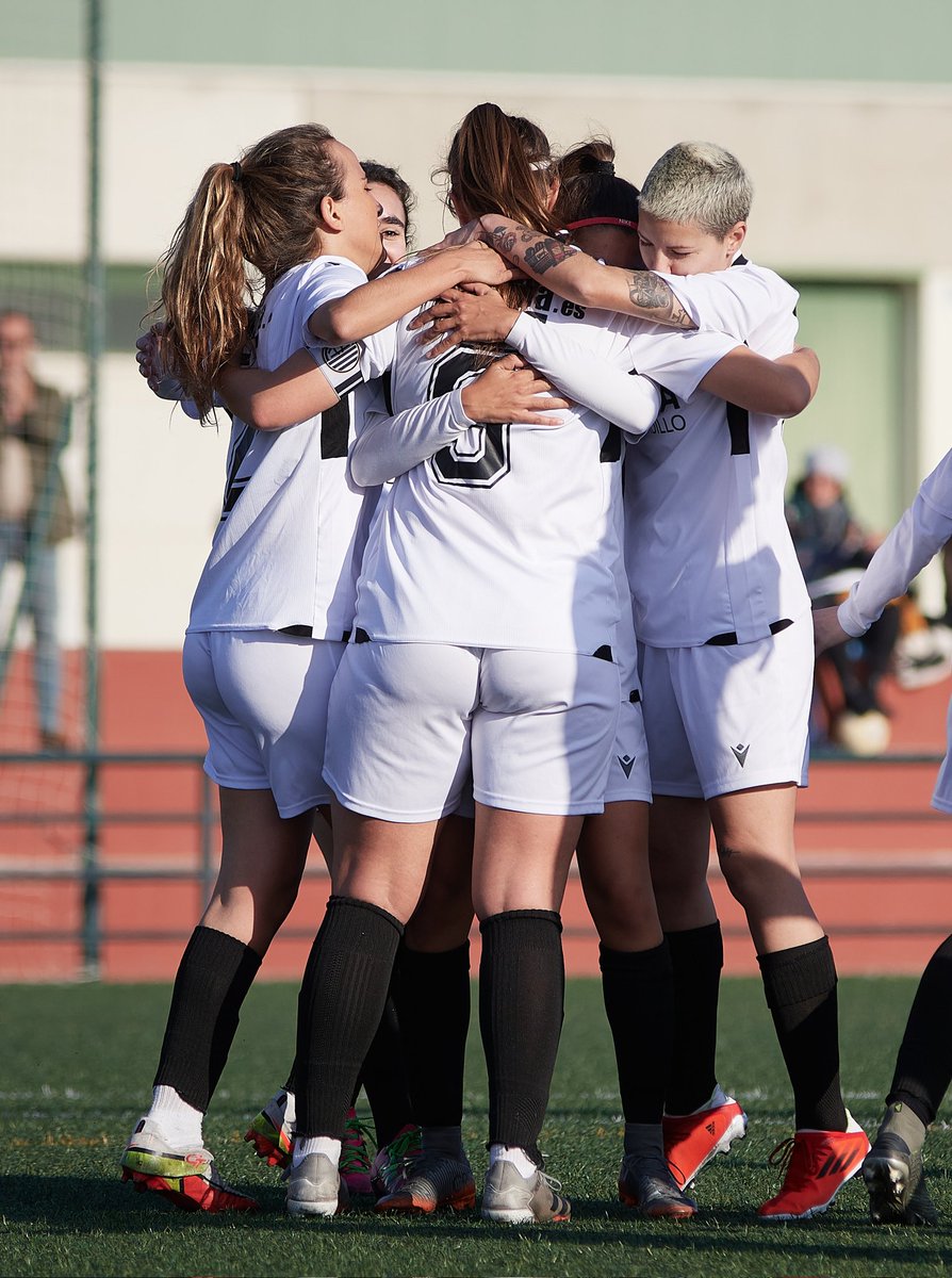 CAC_Fem's tweet photo. #LaBarrera 1-2 #CACFemenino

🔊👉 ¡ENORME VICTORIA, CHICAS!

#CACFem ⚫⚪⚽️ https://t.co/FTtD0m0DJq