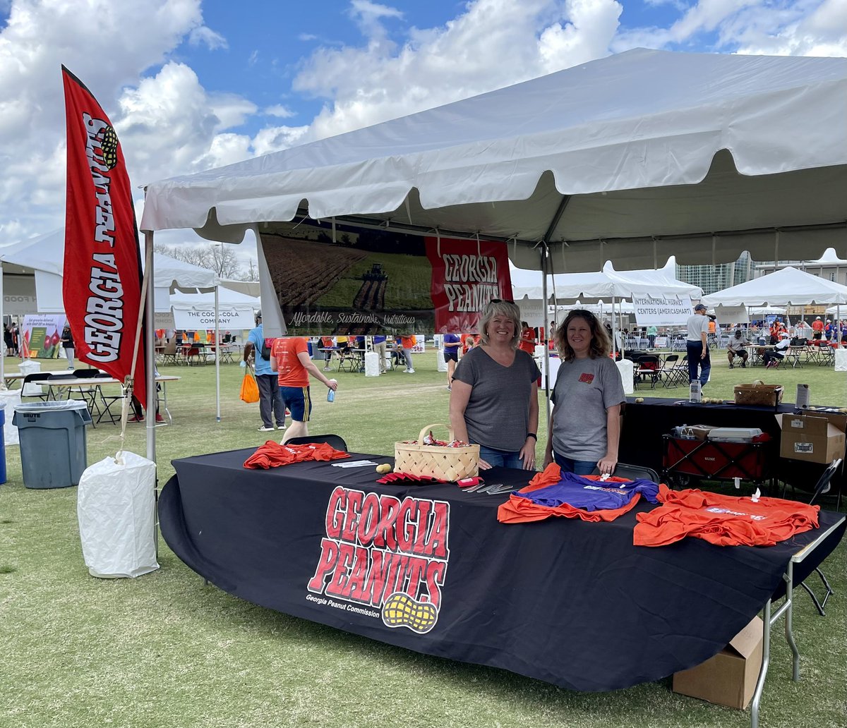 gapeanuts's tweet photo. We are proud to be a silver sponsor of the 2022 Hunger WalkRun for the @ACFB. Visit our booth today for free samples of Georgia Peanuts before the big walk and run. Peanuts will give you the power to finish strong in helping to end food insecurity. #HWR2022 #PeanutSuperfood https://t.co/lXjU59W9Dd