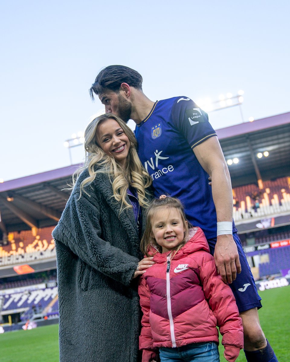 rscanderlecht's tweet photo. A win. A clean sheet. A perfect birthday. 🟣⚪ #ANDKVO https://t.co/k0GKYP3vxP