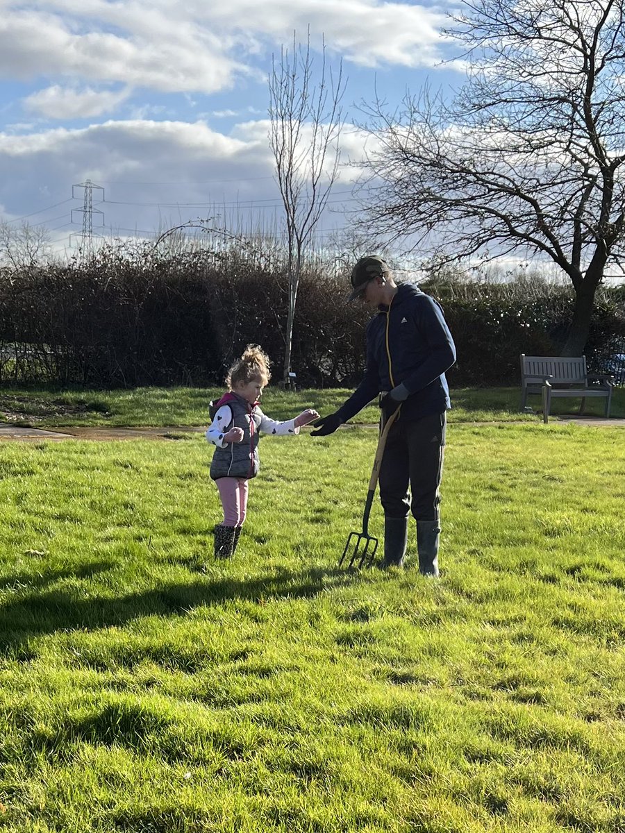 🌳🌿🍃Great afternoon helping to plant 600 hedge whips in Broughton Astley today - great day &amp; great team giving back to the local environment &amp; community.

Special thanks to <a href="/HarboroughWood1/">Harborough Woodland Community Volunteers</a>, <a href="/LeicsCountyHall/">Leicestershire CC</a>, <a href="/HarboroughDC/">HarboroughDC</a> <a href="/TheTreeCouncil/">The Tree Council</a> <a href="/bapc1896/">Broughton Astley Parish Council</a> for this opportunity 👏🏼👏🏼