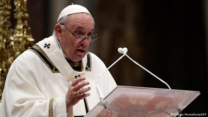 BlogdoNoblat's tweet photo. "Na Ucrânia, correm rios de sangue e lágrimas. Esta não é apenas uma operação militar, mas uma guerra que semeia morte, destruição e miséria". (Papa Francisco) https://t.co/lRKCvi3Mta