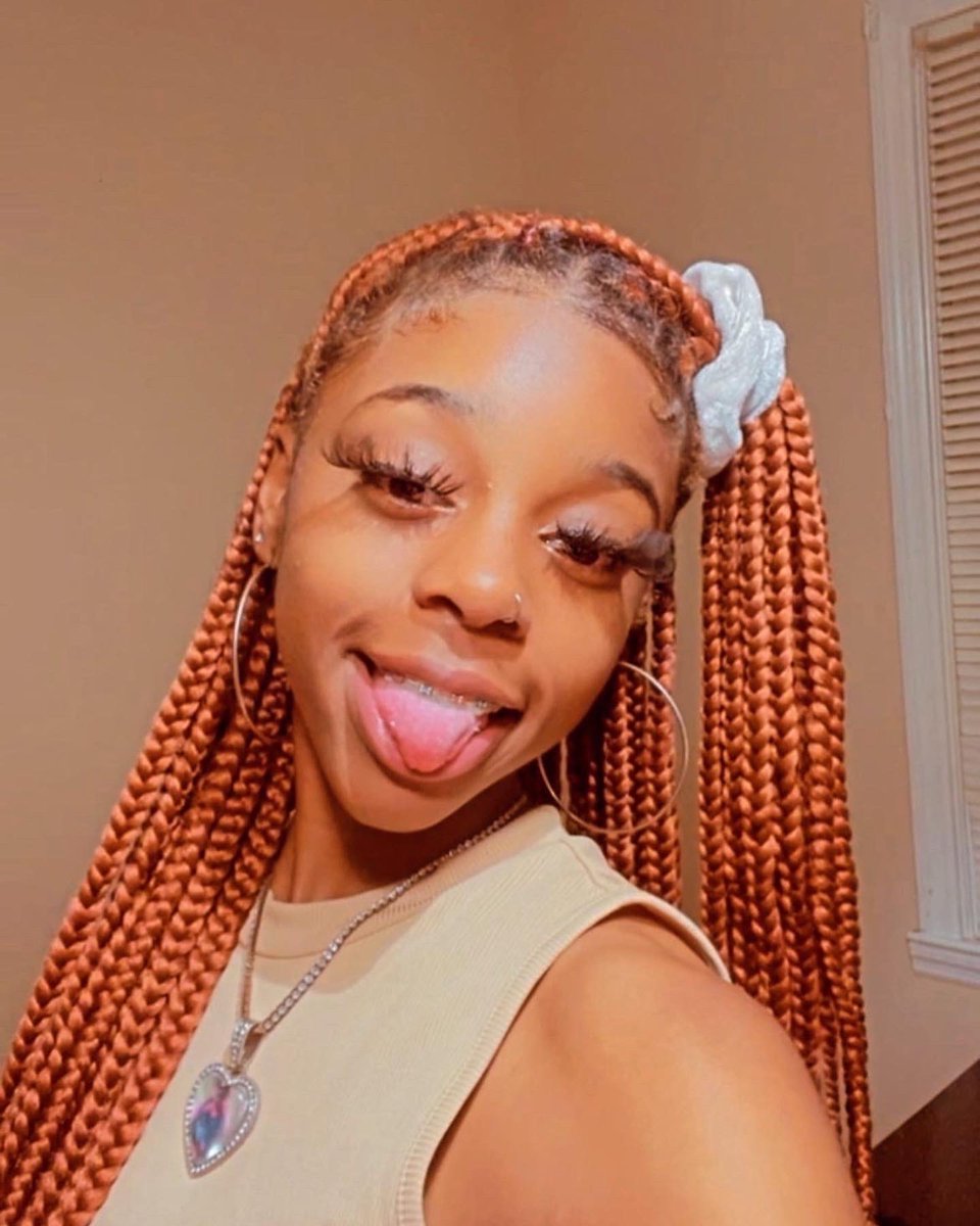 __Kiyahtc's tweet photo. ‼️CLIENT CAM‼️

Come shop Queens Maintenance🤍 for your 25MM 3D Minks! 

All lashes are on hand🖐🏾 

Lashes are 100% HANDMADE🥰

Shop before spring break

Follow my IG pages:_queensmaintenance &amp; _yafavntc

#lashextensions #fvsu22 #fvsu23  #fvsu24 #fvsu25 #fvsu26 #statesvillelashes https://t.co/3JyKi6jnL6