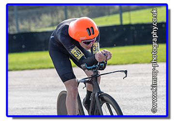 Cycling_T_T's tweet photo. REPORT: Hainault Road Club hilly 50km (E14/28, Navestock, Essex):

James Jenkins led a one-two for Richardsons-Trek, while in-form Welwyn Wheeler Elspeth Grace was quickest female in the Hainault Road Club hilly 50-kilometre event on Sunday.

https://t.co/UxFhGtJ7ac https://t.co/zwXnsZnulJ