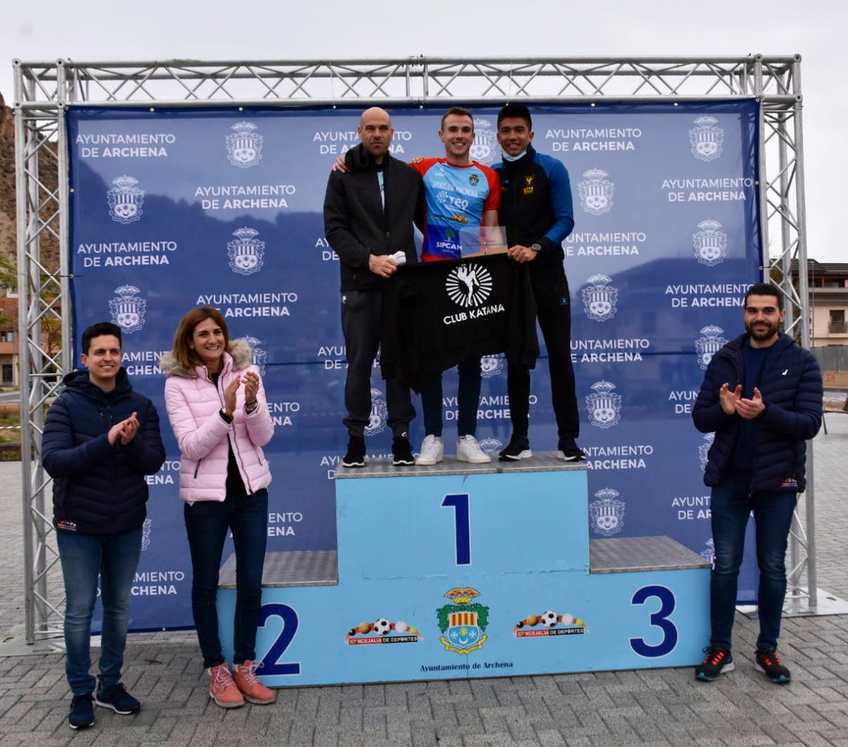 Patriciaflopez's tweet photo. 🇪🇸Un orgullo acoger a más de 500 corredores venidos de toda España en la MEDIA MARATON y 10k #ArchenaTuParaiso  
👏GRACIAS por confiar en nosotros https://t.co/gkMDhF0m4L