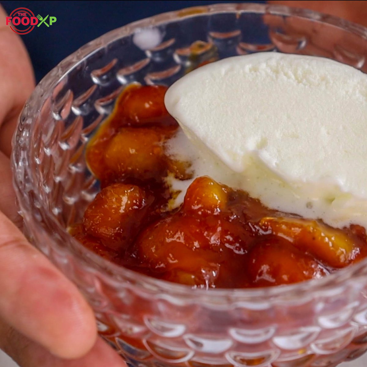 To make Gordon Ramsay’s hot bananas, slather the bananas in caramelized sugar, chili flakes, and rum. Watch and learn the whole recipe, just click on the YouTube link below!
https://t.co/c7m2rksVt2

#GorodnRamsay #HotBananas #Banana #Recipe https://t.co/PjFfmsqXMm