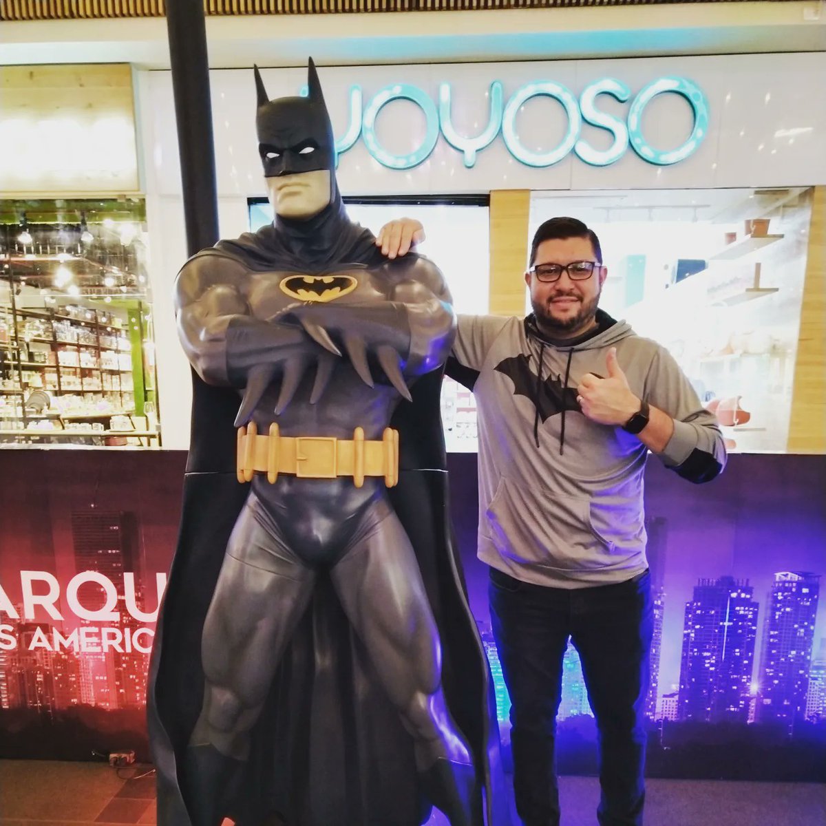 PinedaLore's tweet photo. No me gusta Batman pero si soy tu fan bebé 😻♥️ @JavierMorales77 https://t.co/u3nbqtN9YV