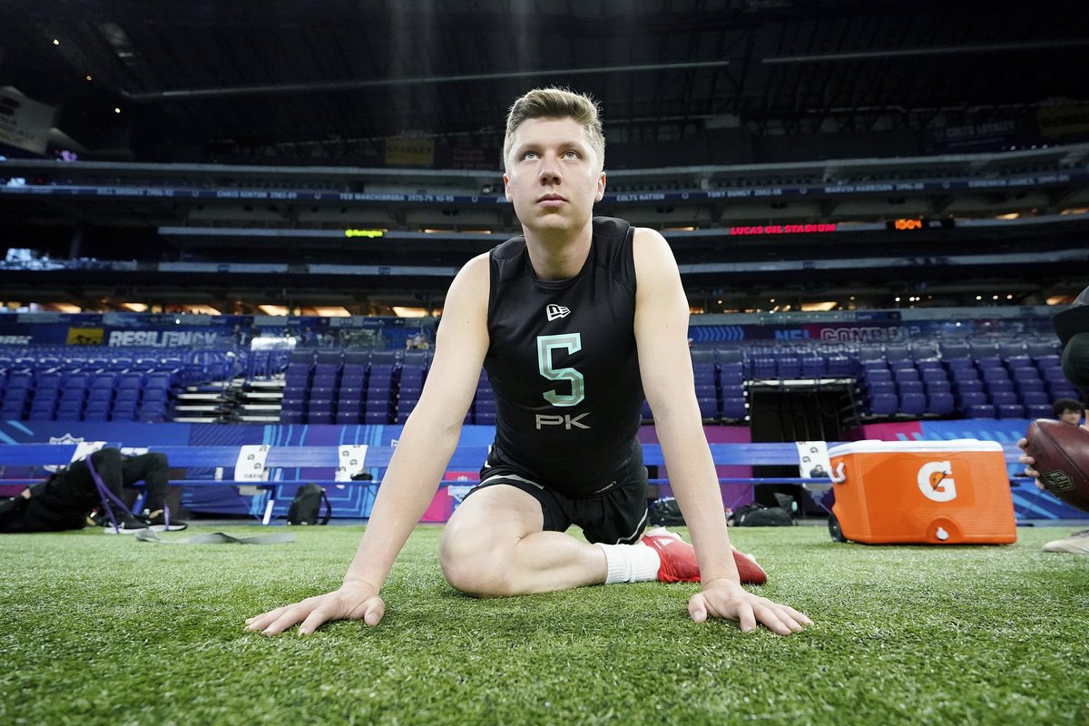 PackFootball's tweet photo. Trenton Gill’s turn at the #NFLCombine 

📸: AP Photos

#PackPros https://t.co/luPfirLQ7b