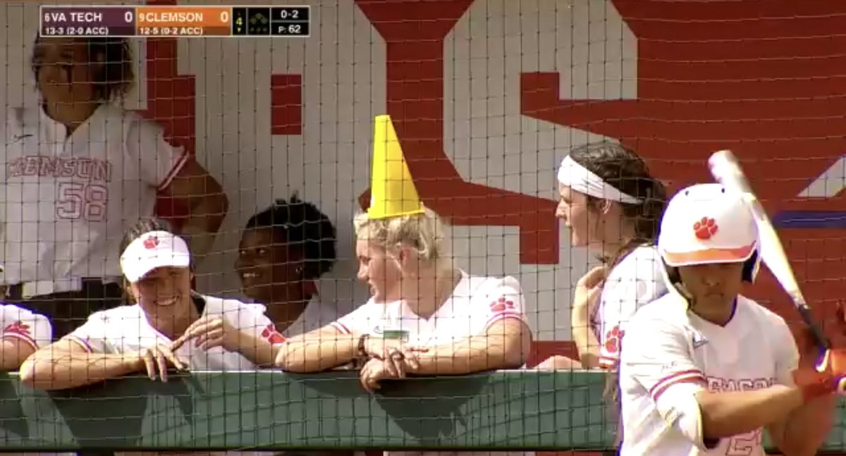 no context college softball (@contextsoftball) on Twitter photo 