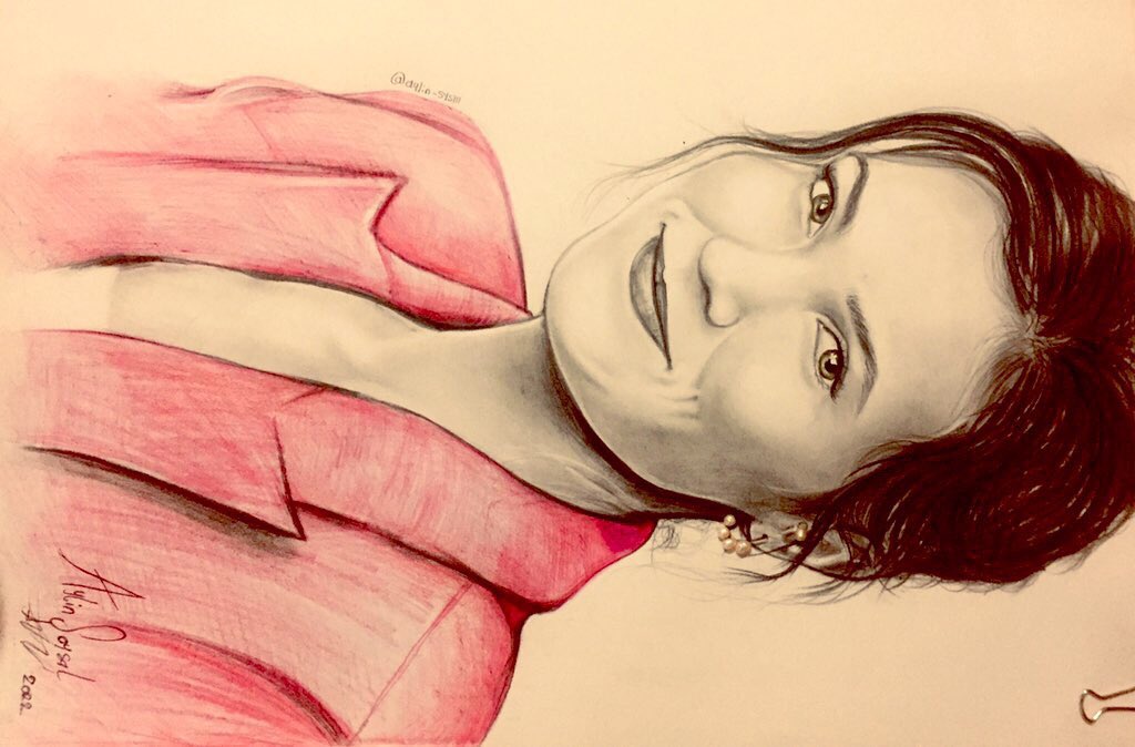 aylin_syslll's tweet photo. Drawing: @pinardeniz12 @yargidizi  #PinarDeniz #yara #yargı #Yargı #yargi #ceylin #karakalem #portre #eskiz #sanat #art #portre #eskizdefteri https://t.co/6yUdA84Fv1