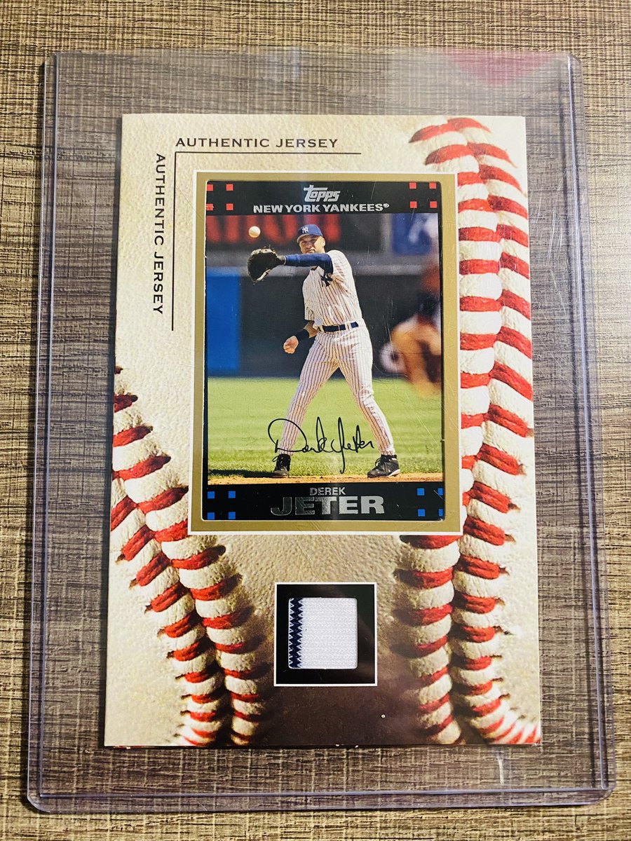 CardsMaro's tweet photo. 💥💥GIVEAWAY #2💥💥Derek Jeter jumbo patch card. To enter, just follow me and RT this tweet. Winner will be chosen Wednesday night, Good Luck✍🏼✍🏼 https://t.co/6kdGy7ihtR