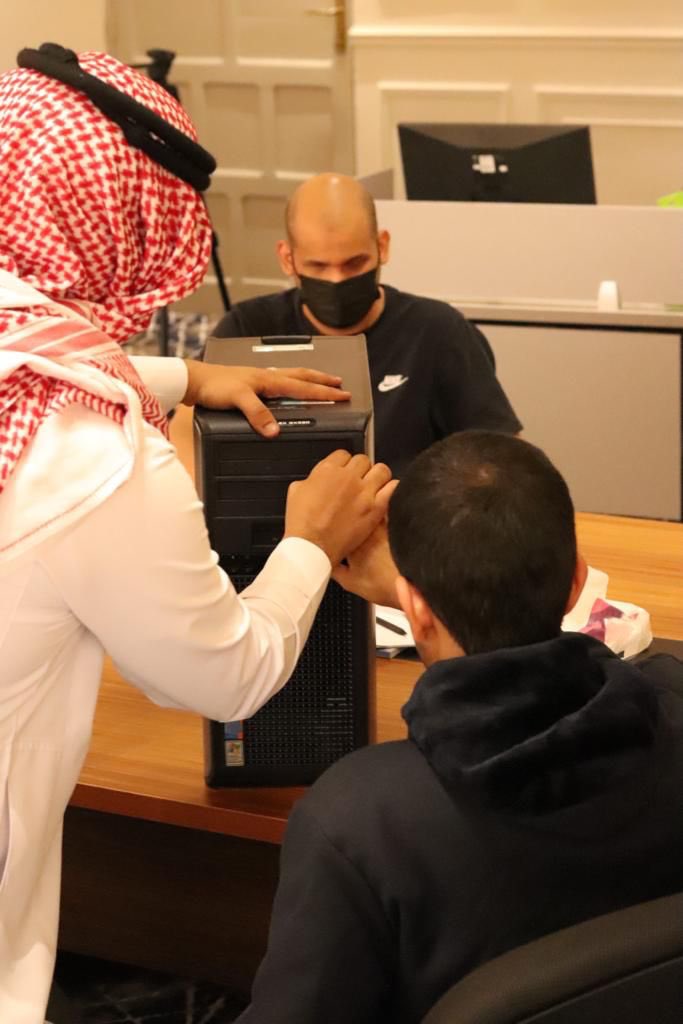 DhyaSaudi's tweet photo. ينطلق اليوم الأول لبرنامج اكتساب..💡
والذي نستهدف من خلاله تدريب المكفوفين على استخدام الحاسب الآلي..🖥
تم استقبال المتدربين والمتطوعين في قاعة مركز ضياء وتم تعريفهم بالمنهج والأنشطة التي ستقام خلال البرنامج
كل الشكر والتقدير لشريك النجاح 
@OlayanSaudi 💐
على دعمهم لهذا البرنامج. https://t.co/I24WykOOXz