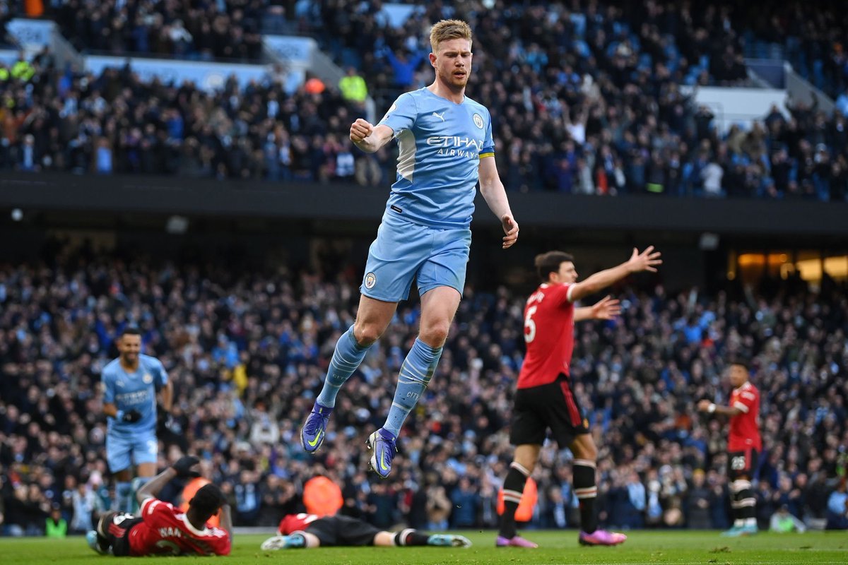 DiablesRougesTE's tweet photo. 😮 MATCH DE PATRON DE KING KEV :

2 buts ⚽️⚽️
1 assist magnifique 🎯

Manchester City s’impose 4-1 contre Manchester United. https://t.co/Gjc1pqqZ3L